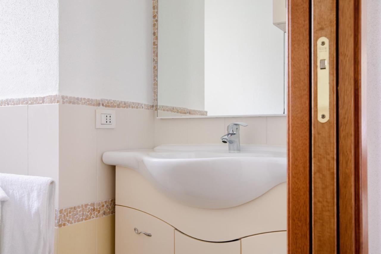 Вилла Le Residenze Di Baia Sant'Anna Танаунелла Экстерьер фото