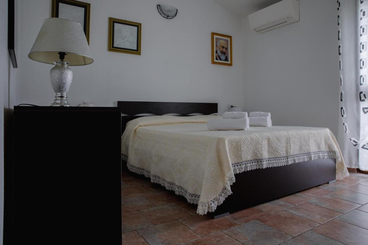 Вилла Le Residenze Di Baia Sant'Anna Танаунелла Экстерьер фото